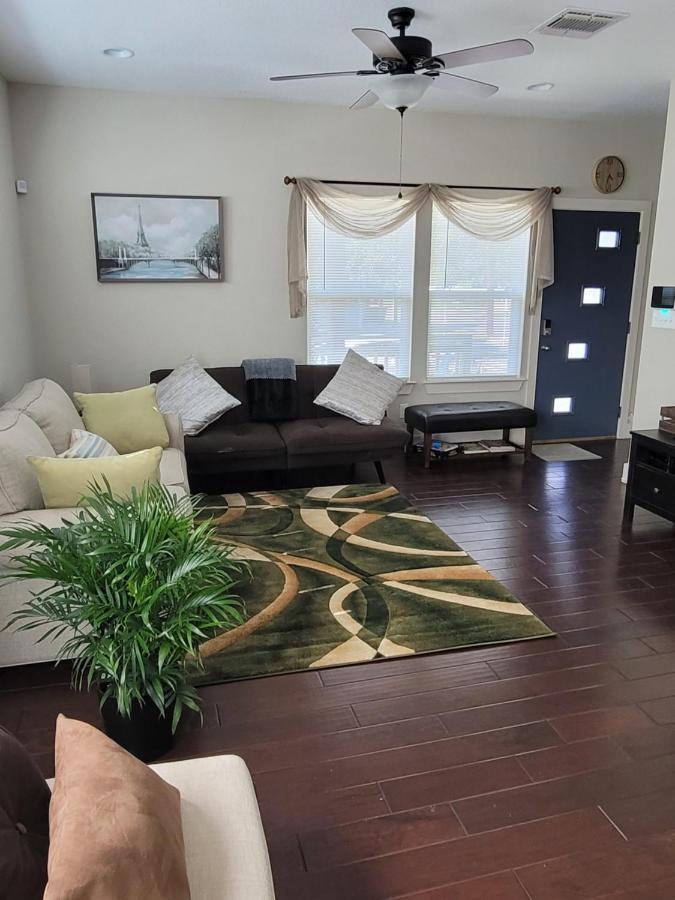 Spacious Townhouse Minutes From Downtown Sa. San Antonio Bagian luar foto
