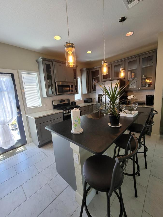 Spacious Townhouse Minutes From Downtown Sa. San Antonio Bagian luar foto